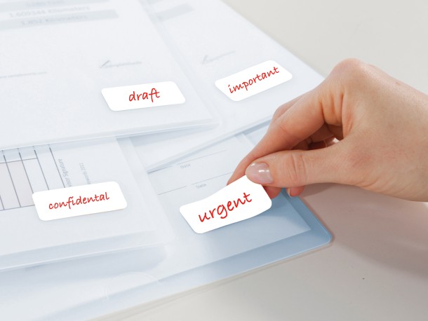 How do electronic shelf labels work